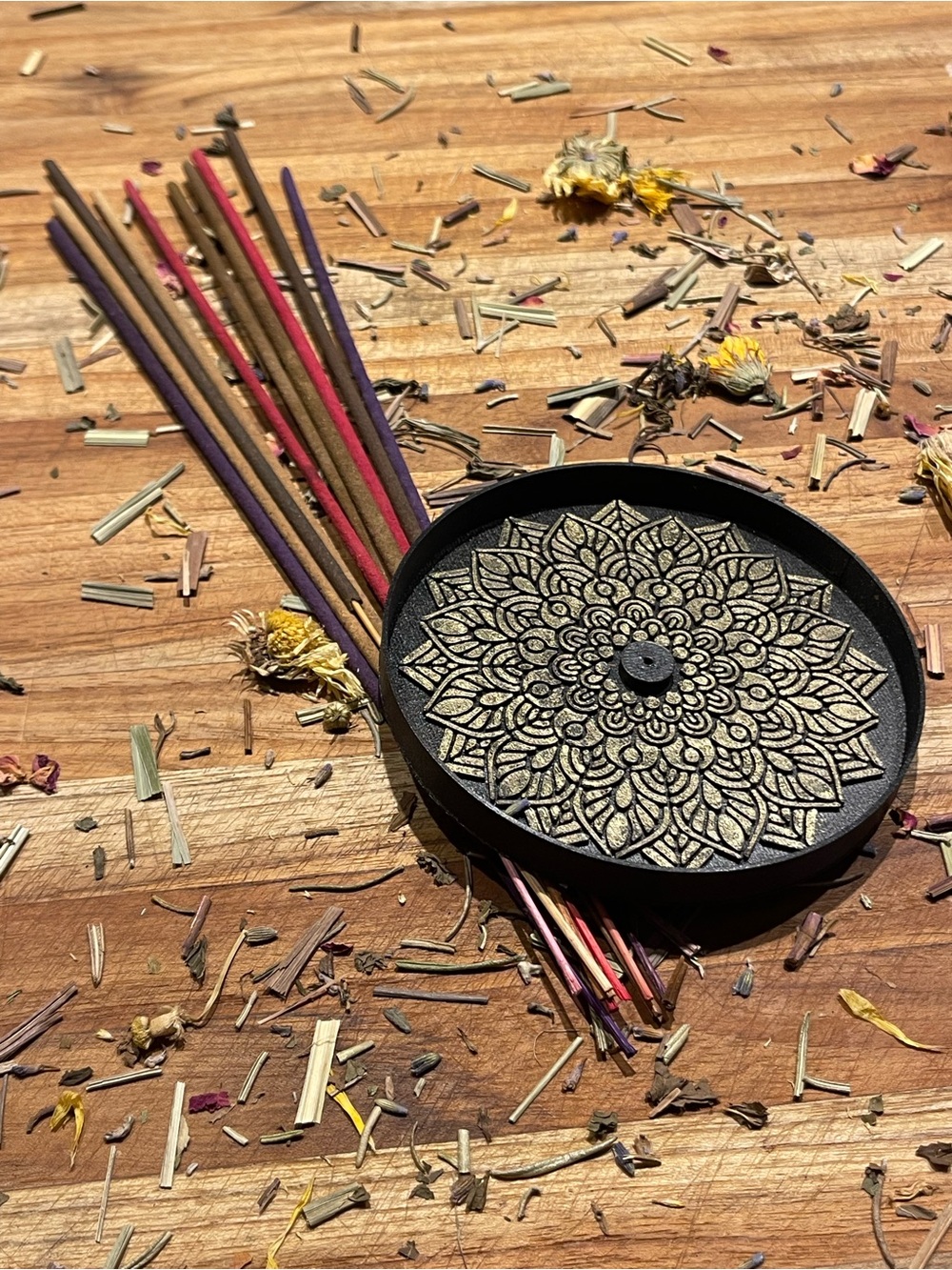 Mandala Incense Holder with Assorted Incense Sticks - Black & Gold